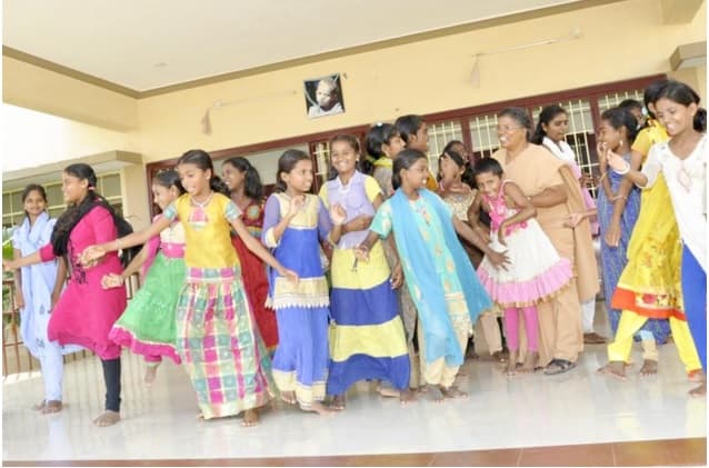 Arrivo delle Suore Salesiane